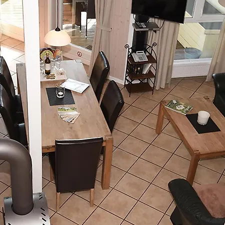Holiday home Lachmoewe