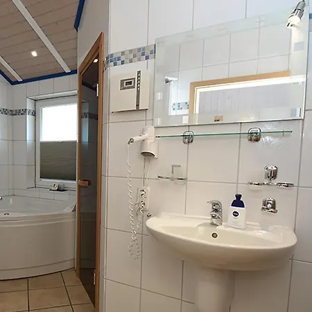 Holiday home Lachmoewe