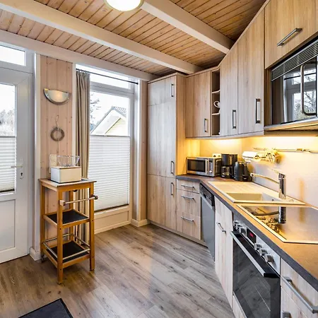 Holiday home Lachmoewe *